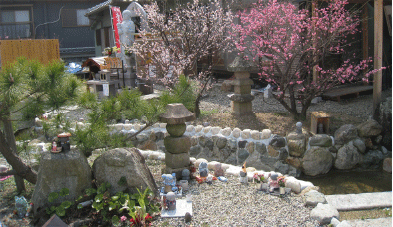 極楽寺境内のお地蔵様の様子